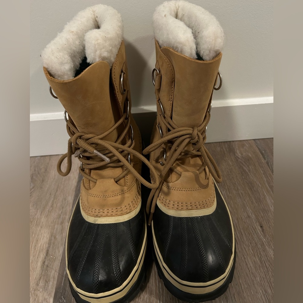 Sorel Women’s Caribou Boot- Size 9 Tan